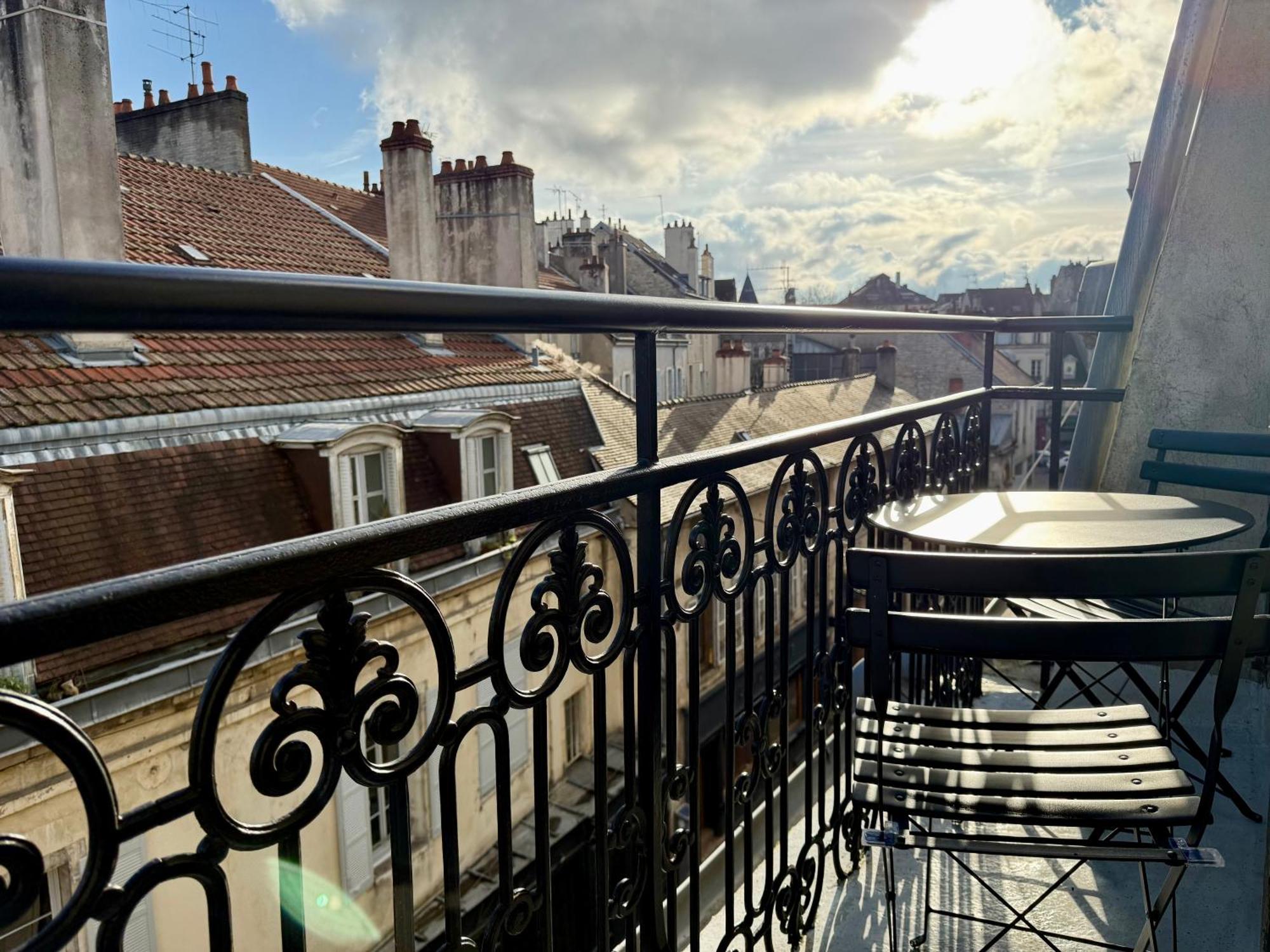 Auguste Comte - Avec Balcon - Coeur De Appartement *