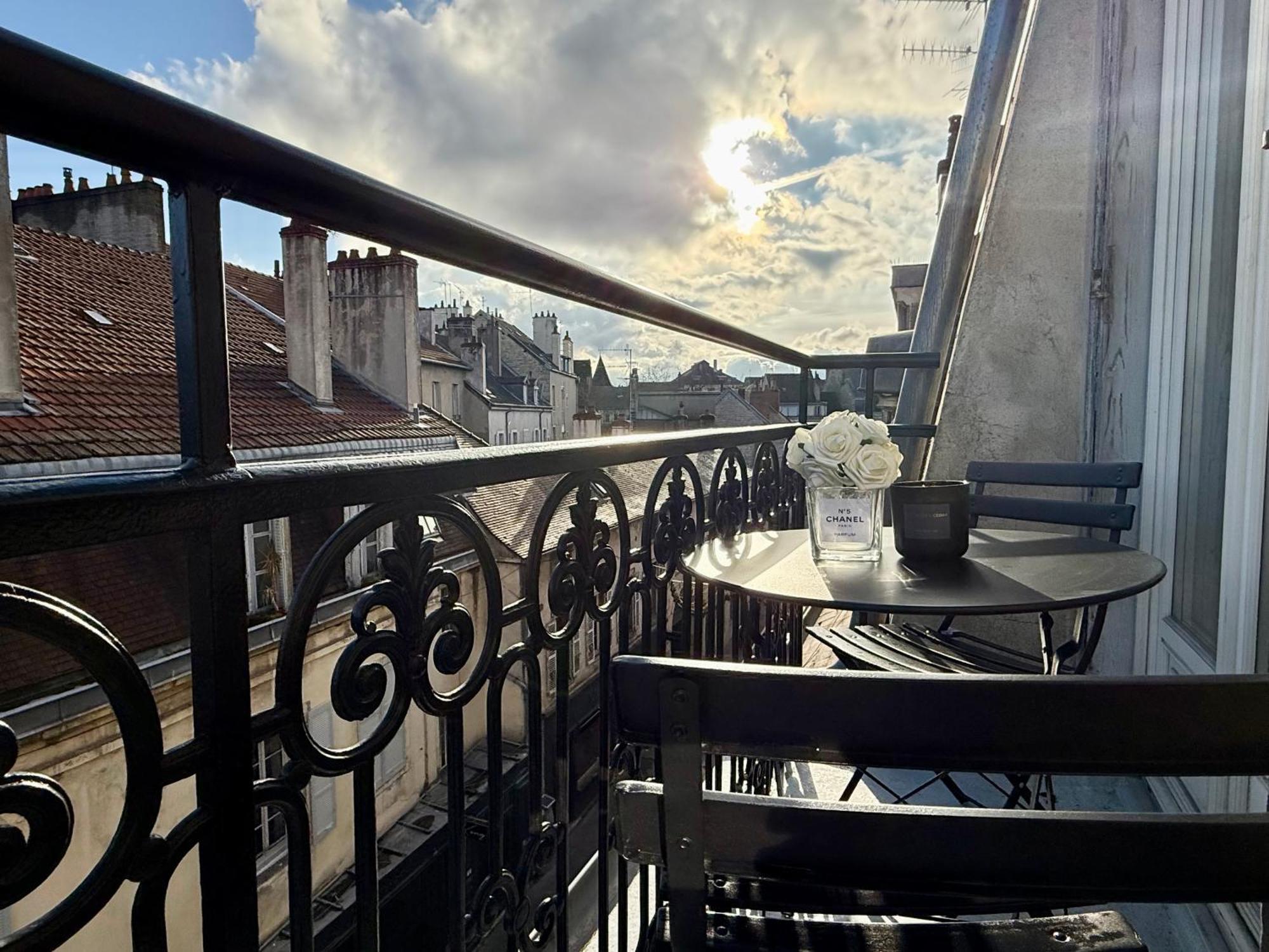 Appartement Auguste Comte - Avec Balcon - Coeur De *